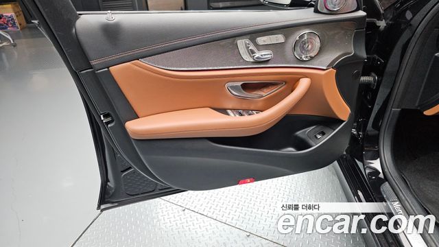 Mercedes-Benz E-Class E300 4MATIC AMG Line