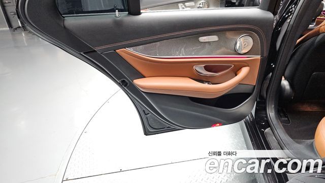 Mercedes-Benz E-Class E300 4MATIC AMG Line