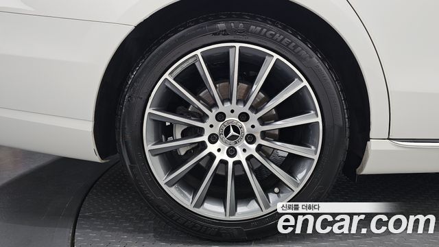 Mercedes-Benz E-Class E200 Avantgarde