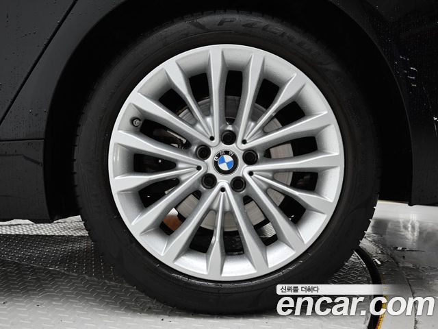 BMW 5-Series 520i Luxury
