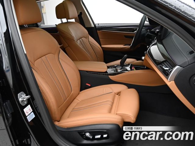 BMW 5-Series 520i Luxury