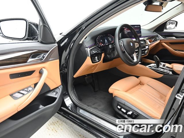 BMW 5-Series 520i Luxury