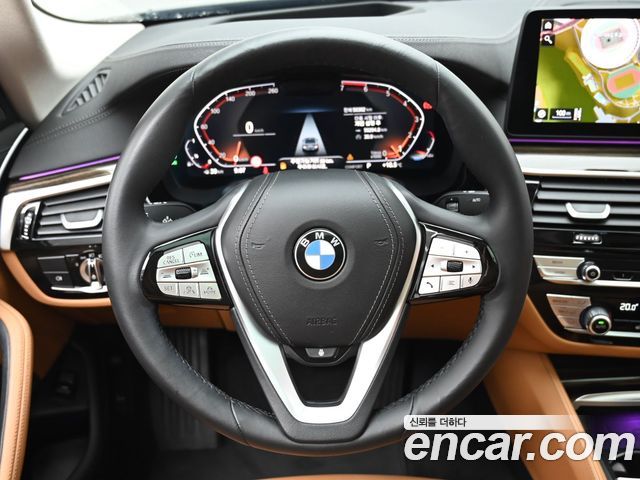 BMW 5-Series 520i Luxury