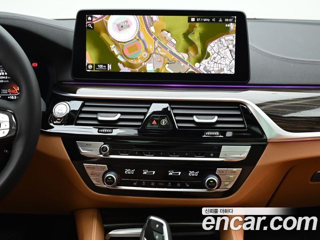 BMW 5-Series 520i Luxury