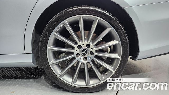 Mercedes-Benz E-Class E350 4MATIC AMG Line