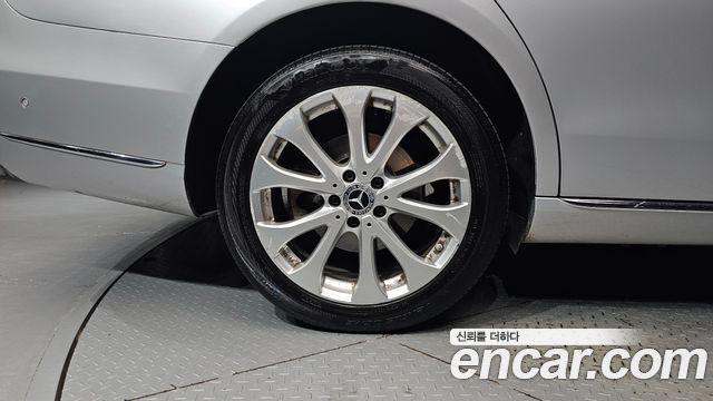 Mercedes-Benz E-Class E220d 4MATIC Exclusive