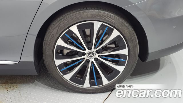 Mercedes-Benz EQE EQE350+