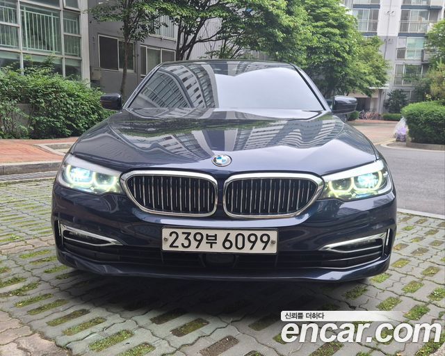 BMW 5-Series 520i Luxury