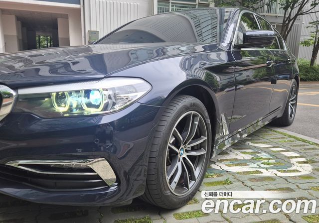BMW 5-Series 520i Luxury