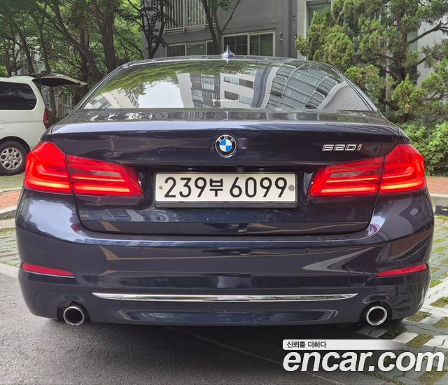BMW 5-Series 520i Luxury