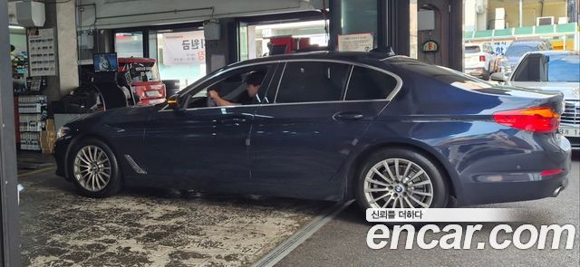 BMW 5-Series 520i Luxury