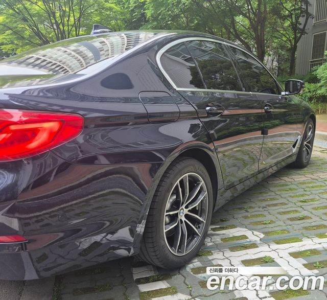 BMW 5-Series 520i Luxury