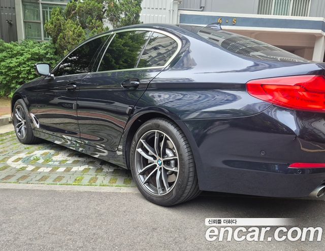 BMW 5-Series 520i Luxury