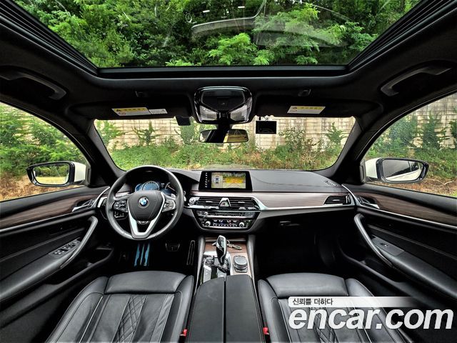 BMW 5-Series 520d xDrive M Sport Package Plus