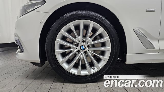 BMW 5-Series 530i xDrive Luxury Plus