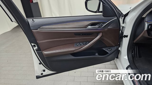 BMW 5-Series 530i xDrive Luxury Plus