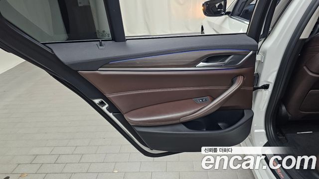BMW 5-Series 530i xDrive Luxury Plus