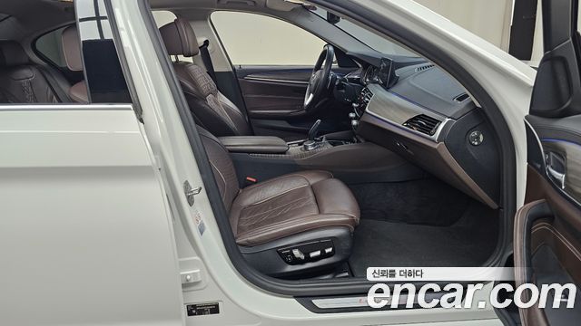 BMW 5-Series 530i xDrive Luxury Plus