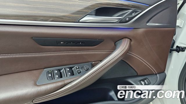 BMW 5-Series 530i xDrive Luxury Plus
