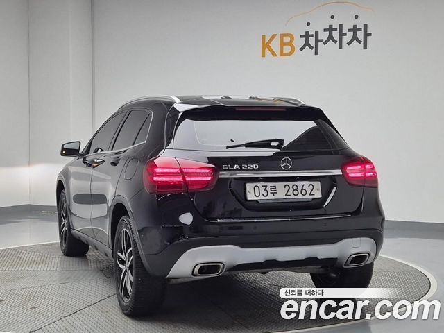 Mercedes-Benz GLA-Class GLA220 Premium