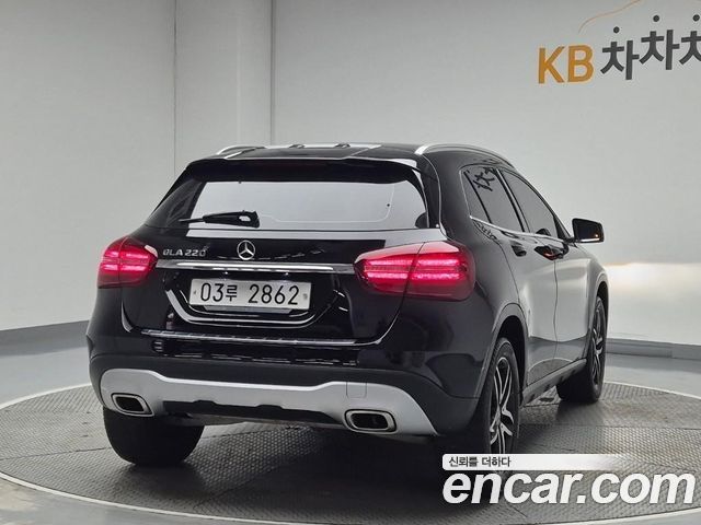 Mercedes-Benz GLA-Class GLA220 Premium