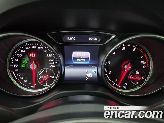Mercedes-Benz GLA-Class GLA220 Premium