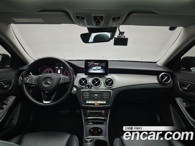 Mercedes-Benz GLA-Class GLA220 Premium