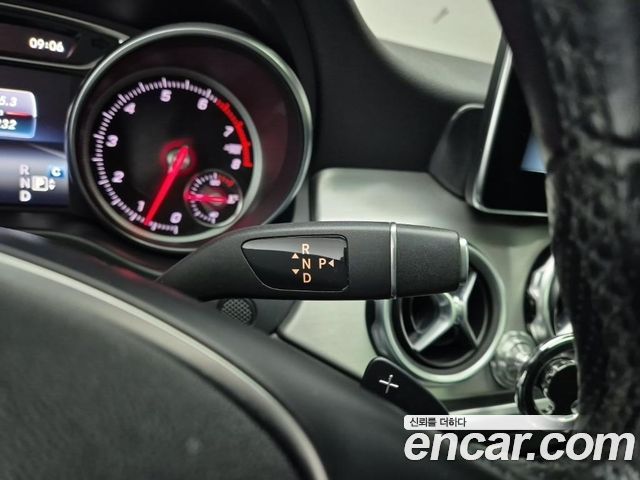 Mercedes-Benz GLA-Class GLA220 Premium