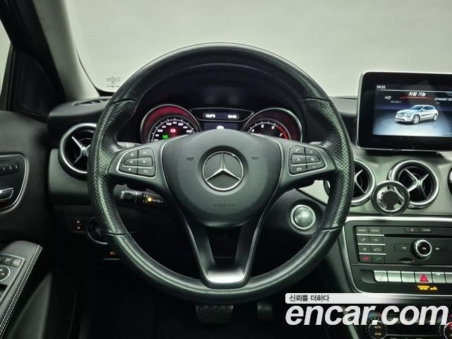 Mercedes-Benz GLA-Class GLA220 Premium