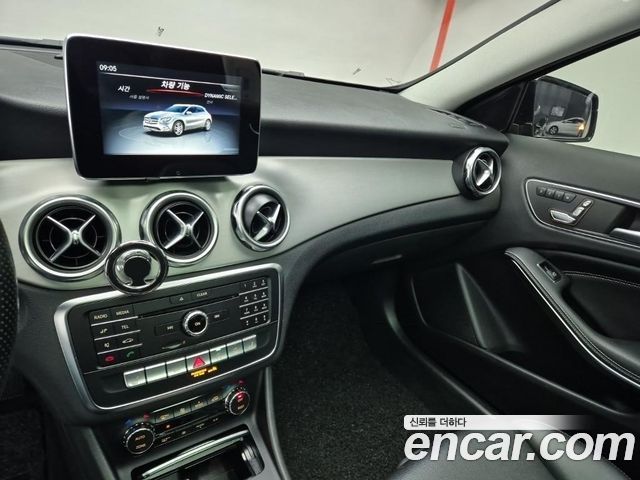 Mercedes-Benz GLA-Class GLA220 Premium