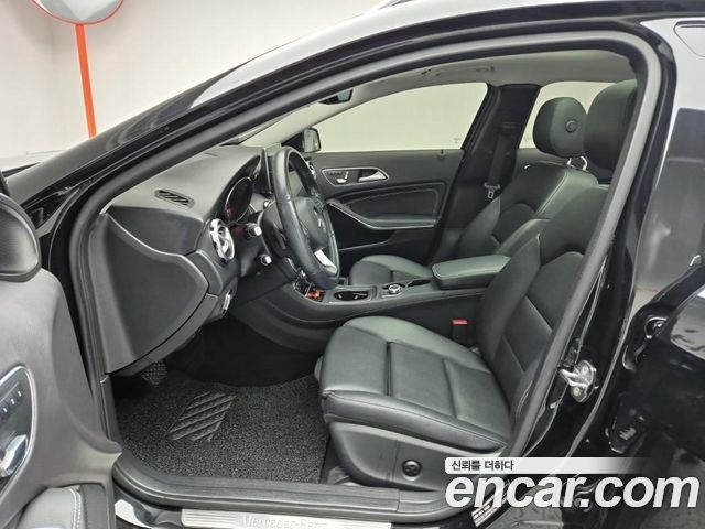 Mercedes-Benz GLA-Class GLA220 Premium