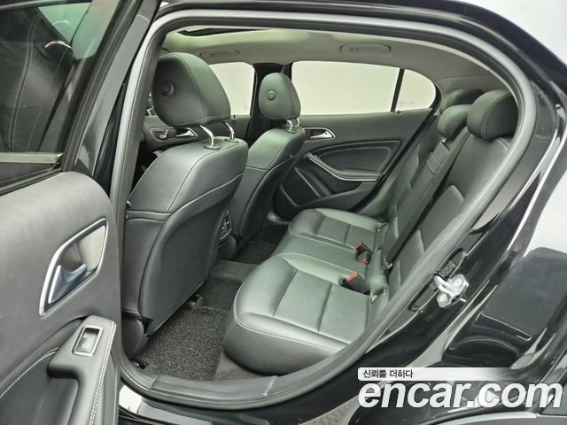 Mercedes-Benz GLA-Class GLA220 Premium