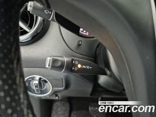 Mercedes-Benz GLA-Class GLA220 Premium