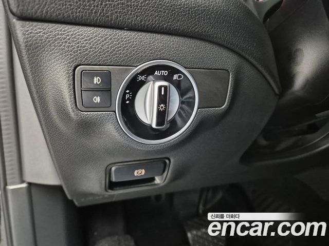Mercedes-Benz GLA-Class GLA220 Premium