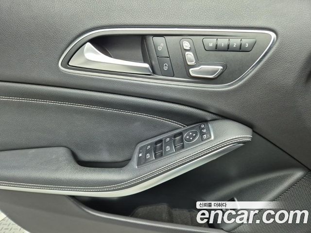 Mercedes-Benz GLA-Class GLA220 Premium