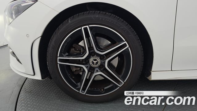 Mercedes-Benz CLA-Class CLA250 4MATIC
