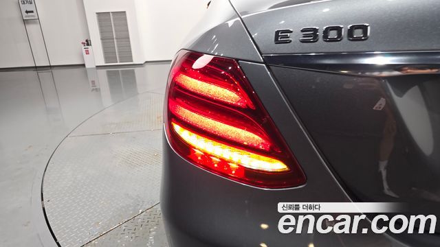 Mercedes-Benz E-Class E300 Avantgarde