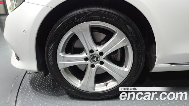 Mercedes-Benz E-Class E220d 4MATIC Avantgarde