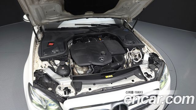 Mercedes-Benz E-Class E220d 4MATIC Avantgarde