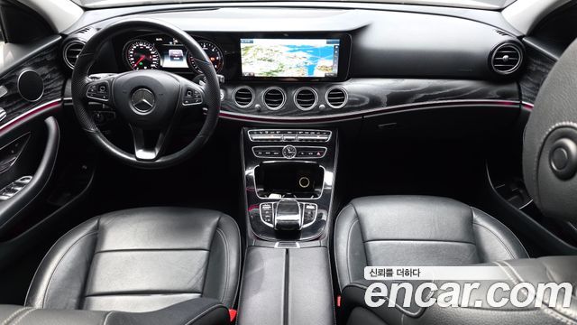 Mercedes-Benz E-Class E220d 4MATIC Avantgarde