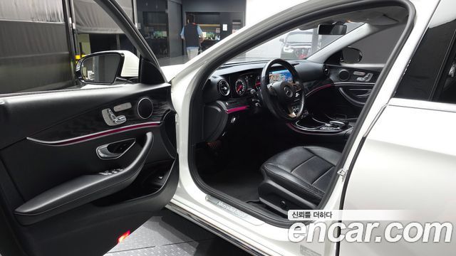 Mercedes-Benz E-Class E220d 4MATIC Avantgarde