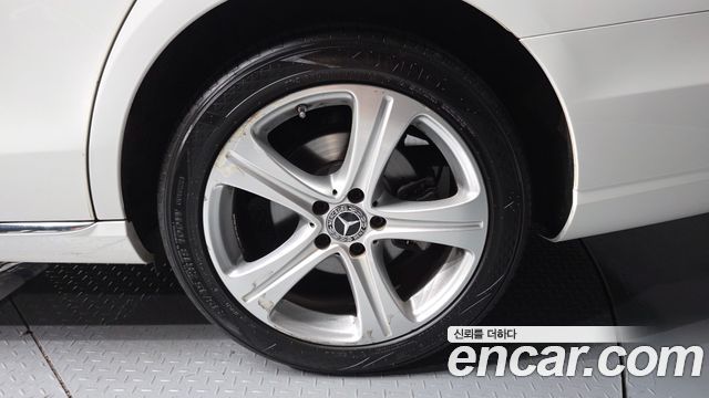 Mercedes-Benz E-Class E220d 4MATIC Avantgarde