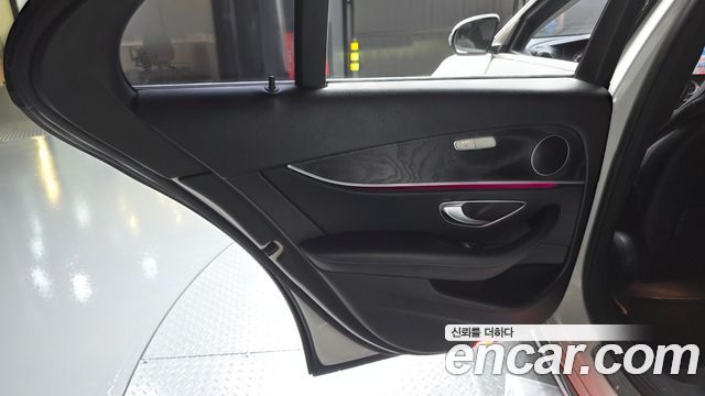 Mercedes-Benz E-Class E220d 4MATIC Avantgarde
