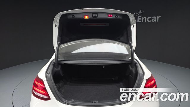 Mercedes-Benz E-Class E220d 4MATIC Avantgarde