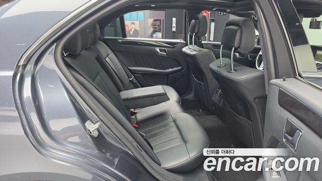 Mercedes-Benz E-Class E300 4MATIC Avantgarde