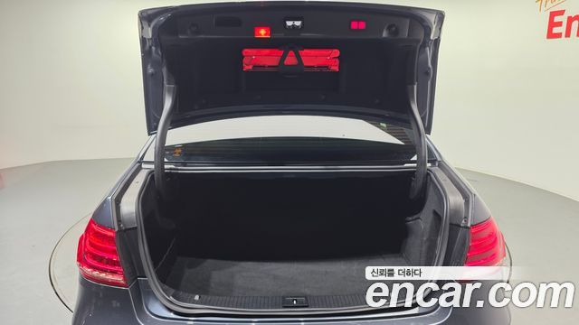 Mercedes-Benz E-Class E300 4MATIC Avantgarde