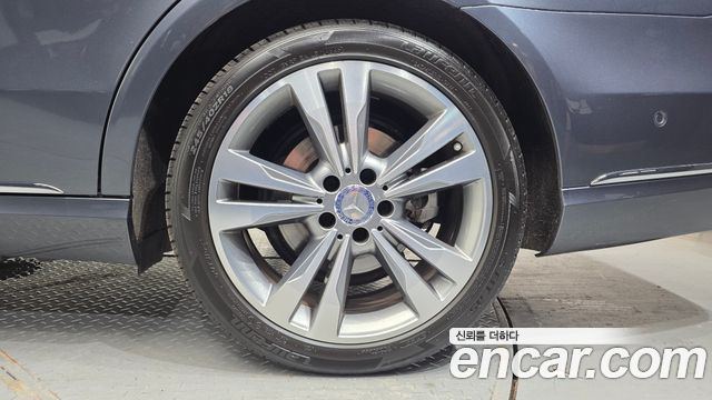 Mercedes-Benz E-Class E300 4MATIC Avantgarde