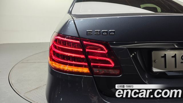 Mercedes-Benz E-Class E300 4MATIC Avantgarde