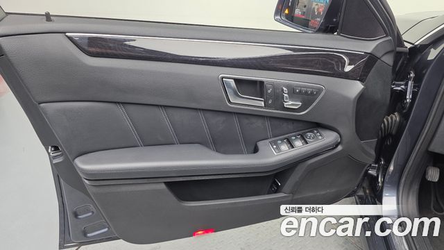 Mercedes-Benz E-Class E300 4MATIC Avantgarde