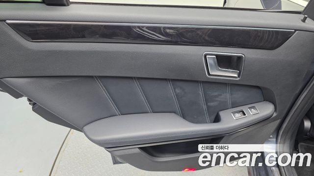 Mercedes-Benz E-Class E300 4MATIC Avantgarde